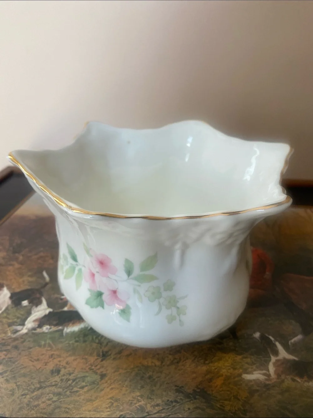 NWOT VINTAGE GENUINE BONE CHINA VASE w/ Delicate Pink Flowers & Gold Trim